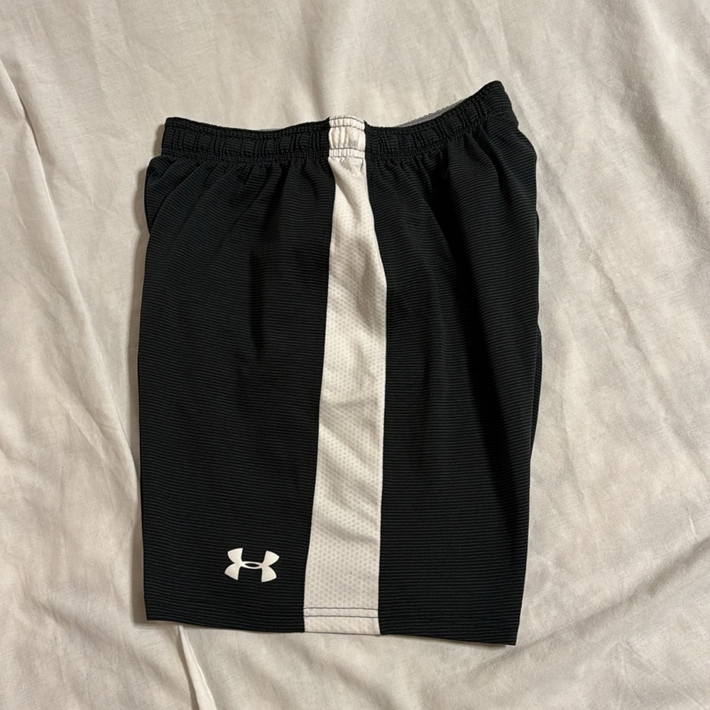 Under armor women’s heat gear shorts fitted size small adjustable, black & white - Picture 6 of 6